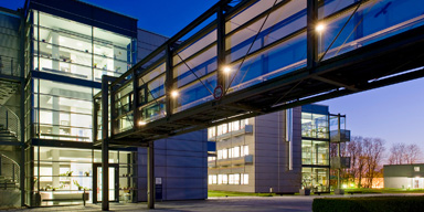 Das Gebäude des Max-Planck-Institut für Kolloid- und Grenzflächenforschung bei Nacht