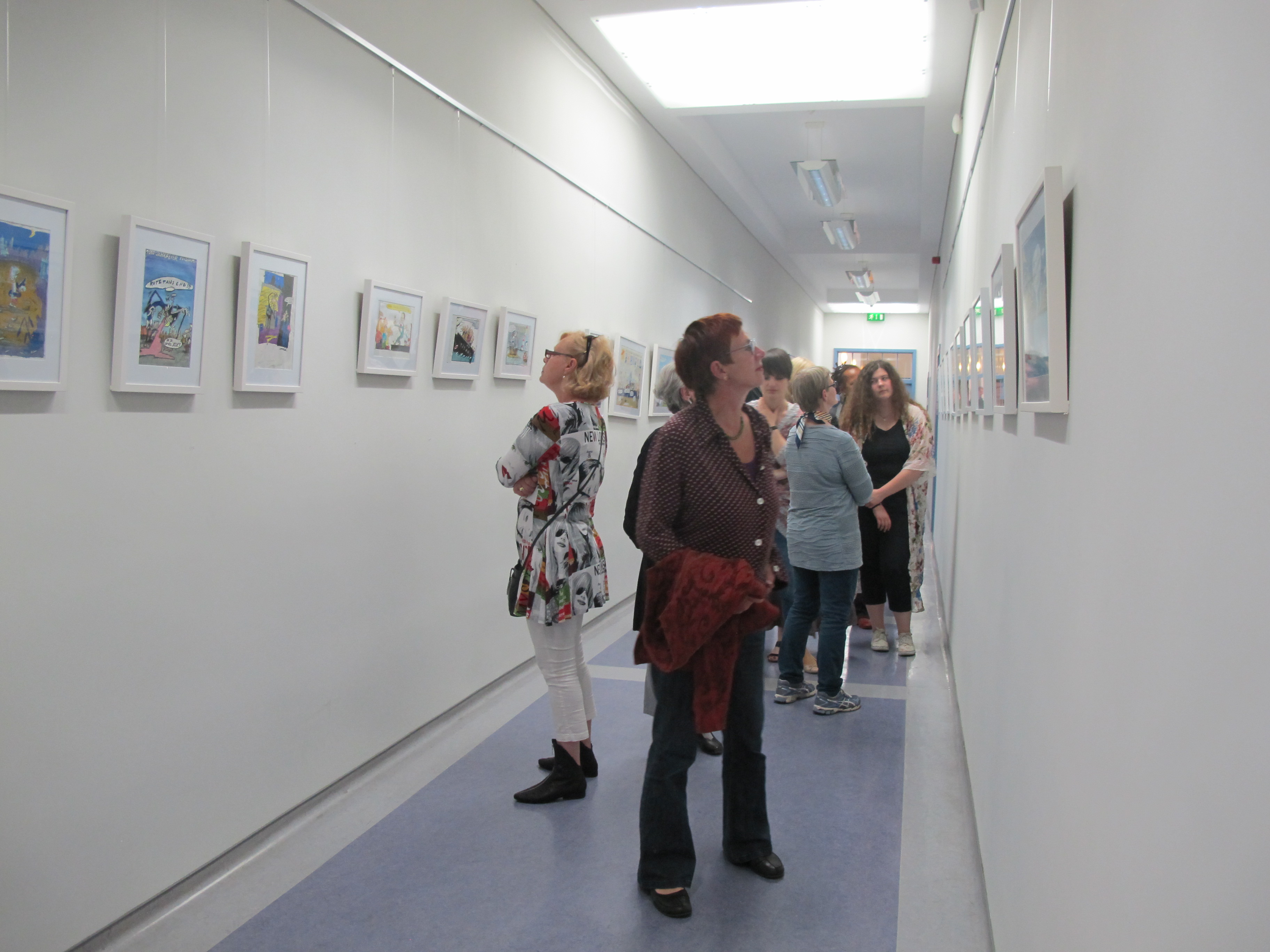 Zu sehen sind Besucher während der Hafemeister-Ausstellung 2015 im Kulturministerium