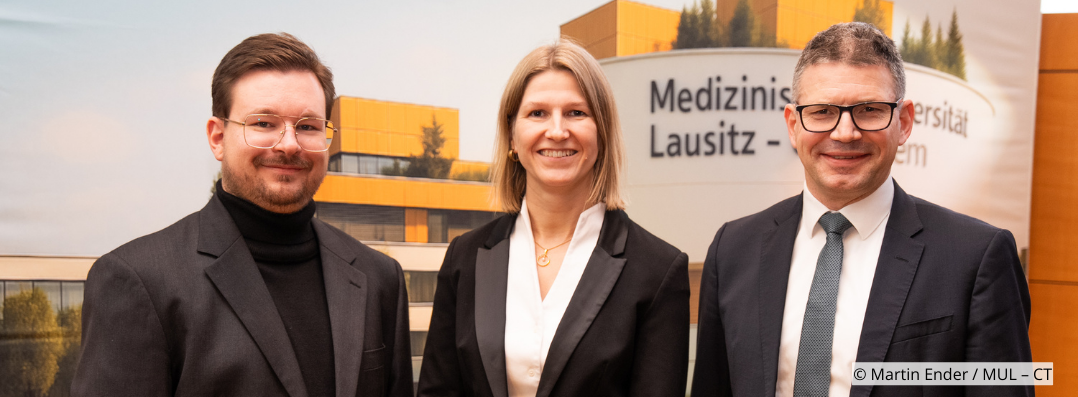 Bild: Prof. Dr. Sven Schumann, Prof. Dr. Jeannine Schübel und Prof. Dr. Uwe Maus (v. l.).