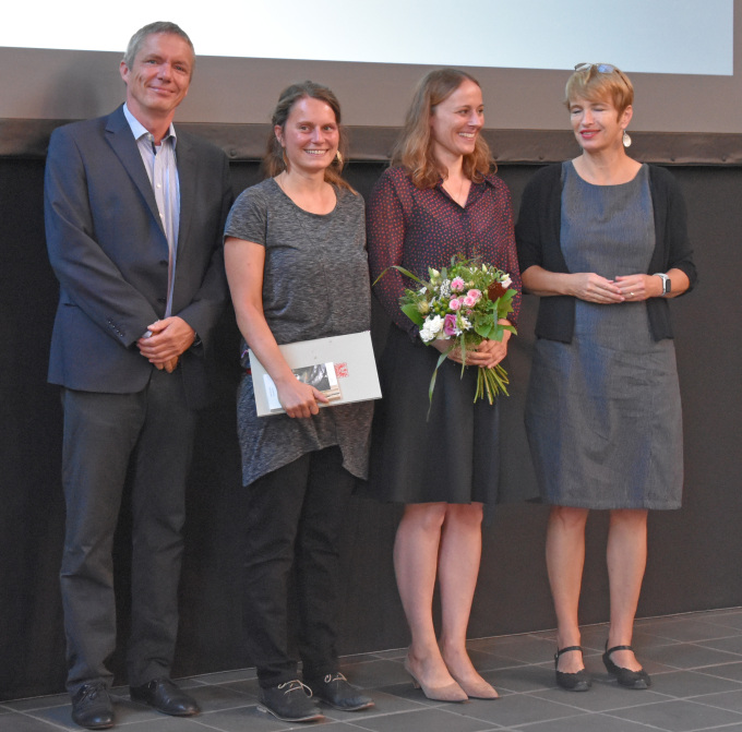 Juliane und Susanne Körner mit Ministerin Martina Münch und Thomas Drachenberg