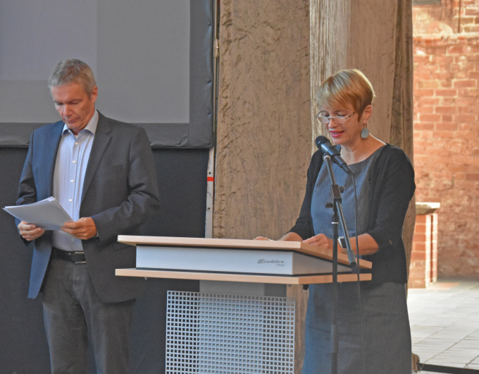 Ministerin Martina Münch und Landeskonservator Thomas Drachenberg am Rednerpult